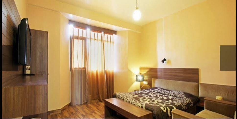 Itsy Hotels Crystal Palace With Valley View Шімла Екстер'єр фото